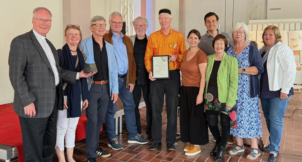 Gruppenfoto bei der Verleihung des Umwelt-Awards 2024 an Markus Bollen